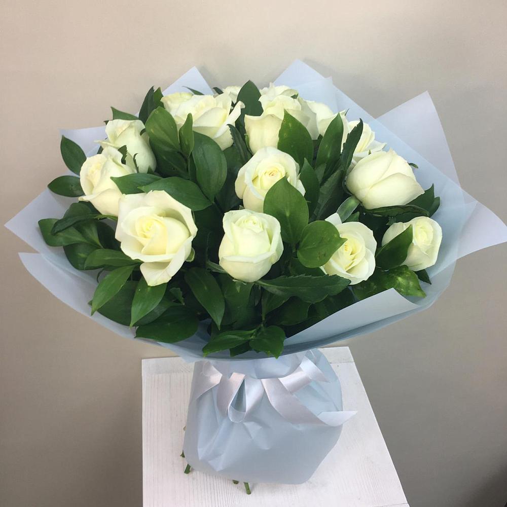 Букет 15 Белых роз Проуд в Бачатском