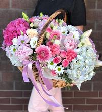 Композиция солнечный день в Бачатском Цветочная композиция из Розы, Хризантемы, Пионы и Лизиантусы в корзине в Бачатском