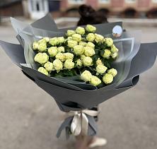 Букет Белые кустовые розы Солинеро в Бачатском