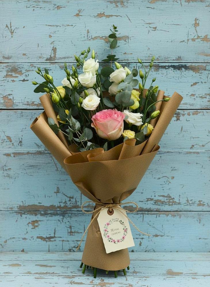 Букет цветов из: Розы и Лизиантусы в Бачатском