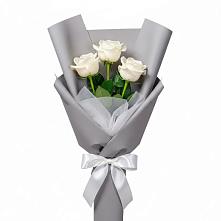 Букет 3 белые розы в Бачатском