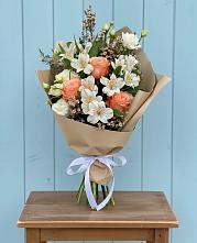 Букет цветов из:  Альстромерии, Лизиантусы, Розы и Хризантемы в Бачатском