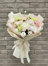 Букет цветов из:  Гвоздики, Розы, Лизиантусы и Хризантемы в Бачатском