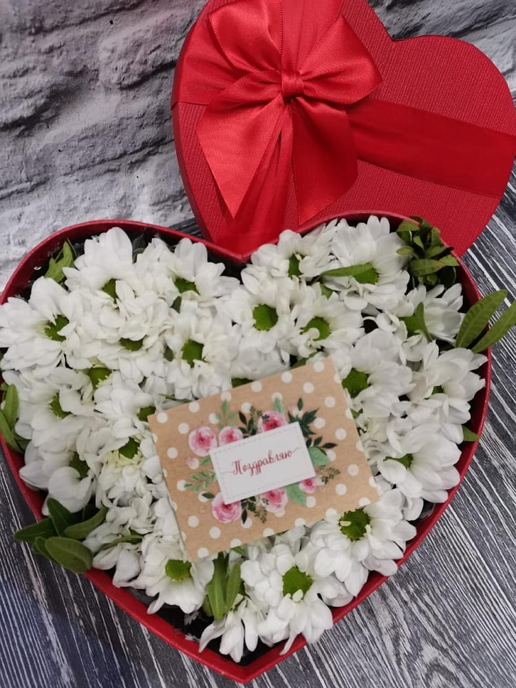 Цветочная композиция из Хризантемы в виде сердца в Бачатском