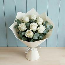 Букет Белые розы в Эвкалипте в Бачатском