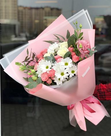Букет цветов из: Розы, Лизиантусы и Хризантемы в Бачатском