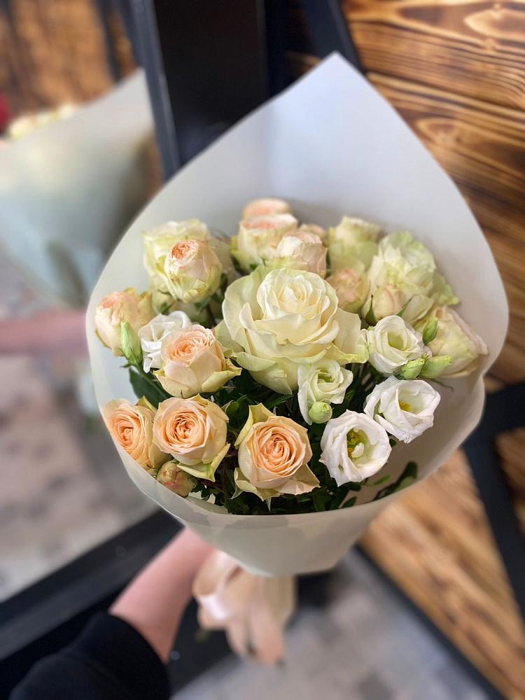 Букет цветов из: Розы и Лизиантусы в Бачатском