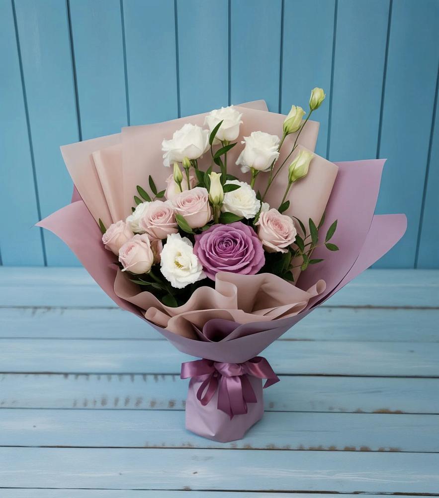 Букет цветов из: Розы и Лизиантусы в Бачатском